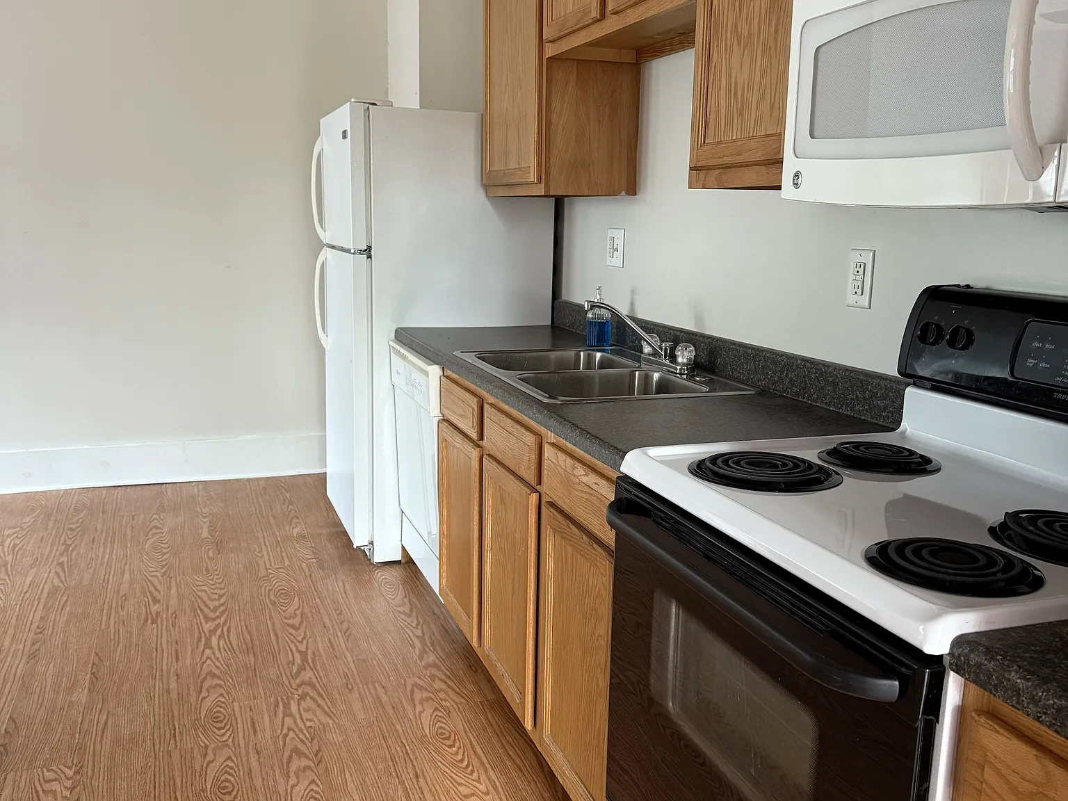 1 bed, 600 sqft, $1,100 — Photo 4