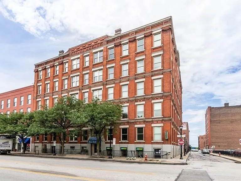 408 W Saint Clair Ave #319 — Photo 1
