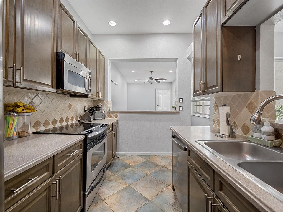 1st image of 609 NW 24th Avenue