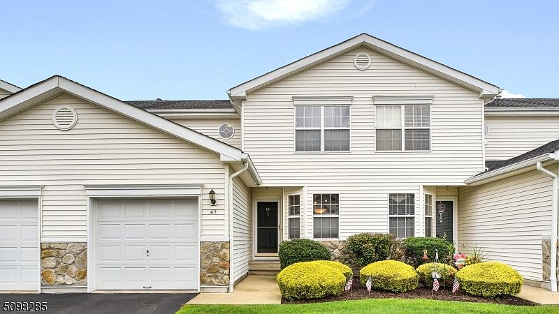 1st image of 45 Lakeview Dr
