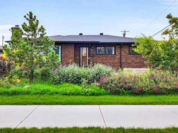 7211 132nd Ave NW, Edmonton, AB T5C 3C6