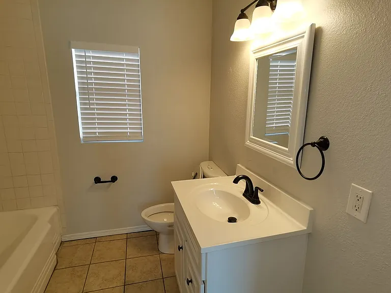 137 E Norwood Ct — Photo 11