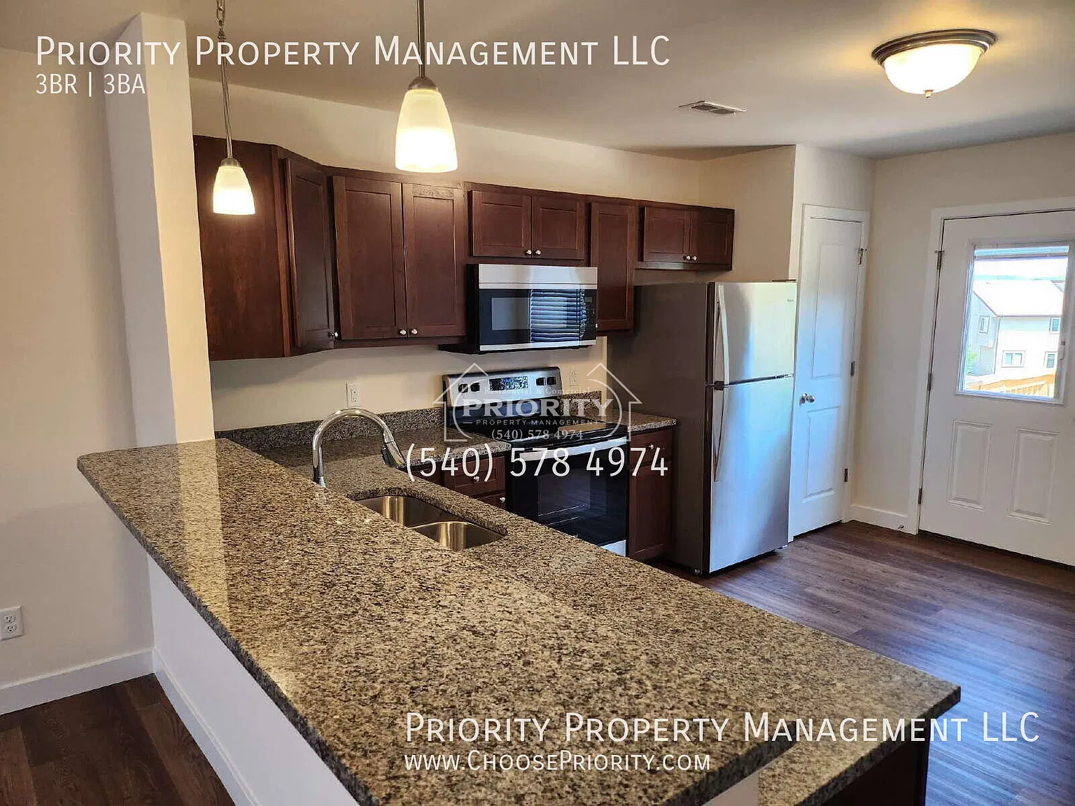 Elegant 3BR 2.5BA Townhome, Harrisonburg — Photo 3