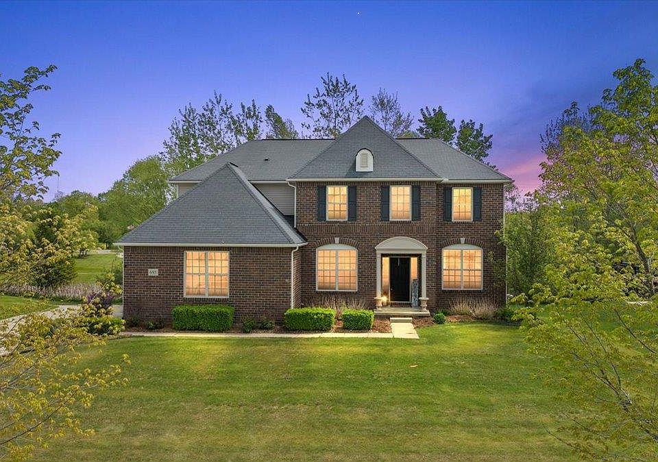 1st image of 695 Dennison Ct