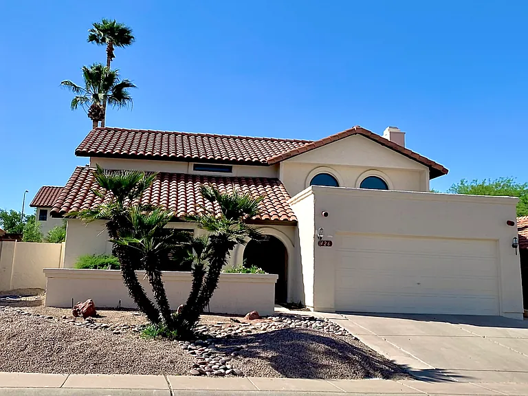426 E Susan Ln — Photo 1