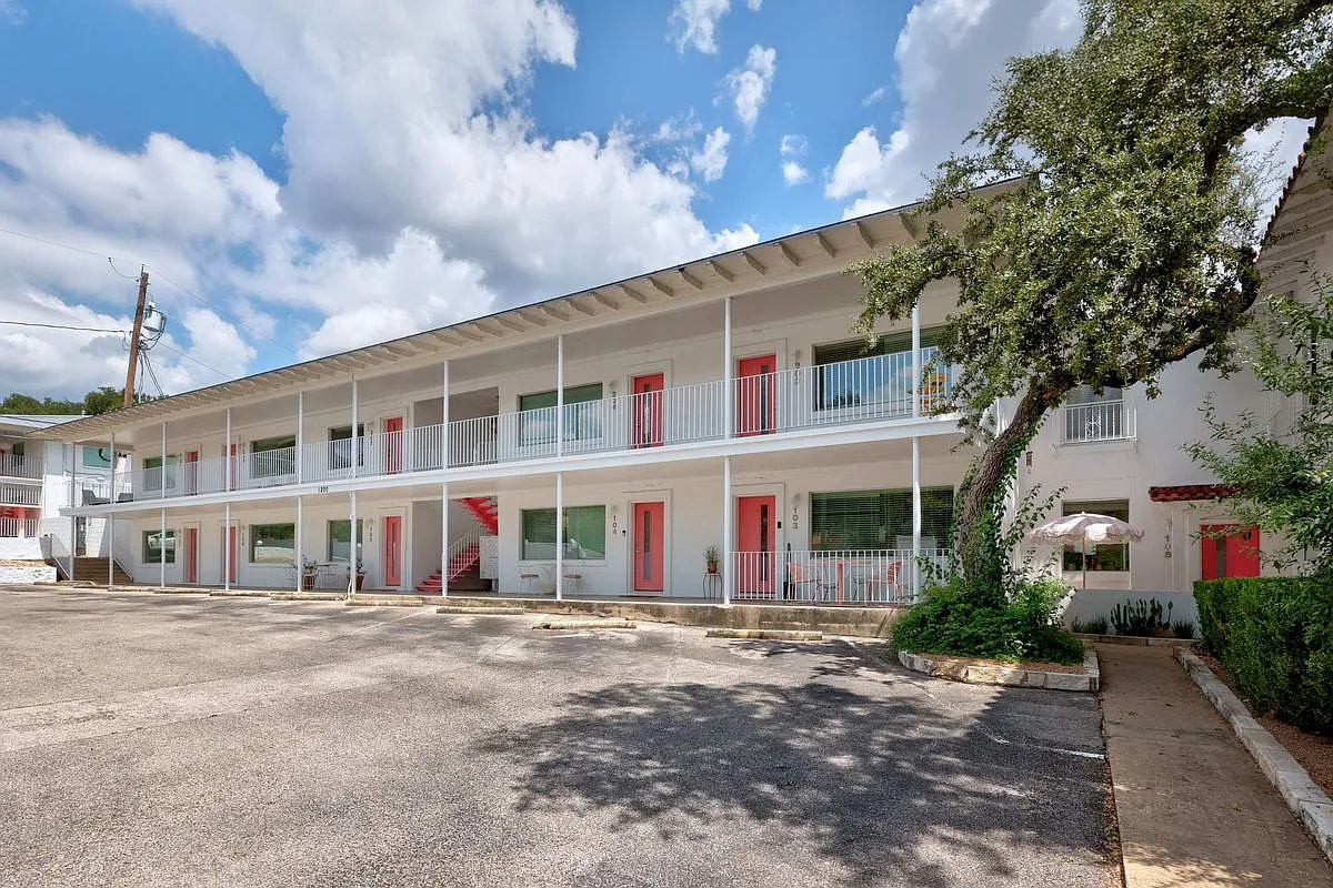 1 bed, 1.0 bath, 650 sqft, $1,695 — Photo 1