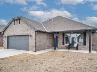 223 Springtree Dr, Harrah, OK 73045