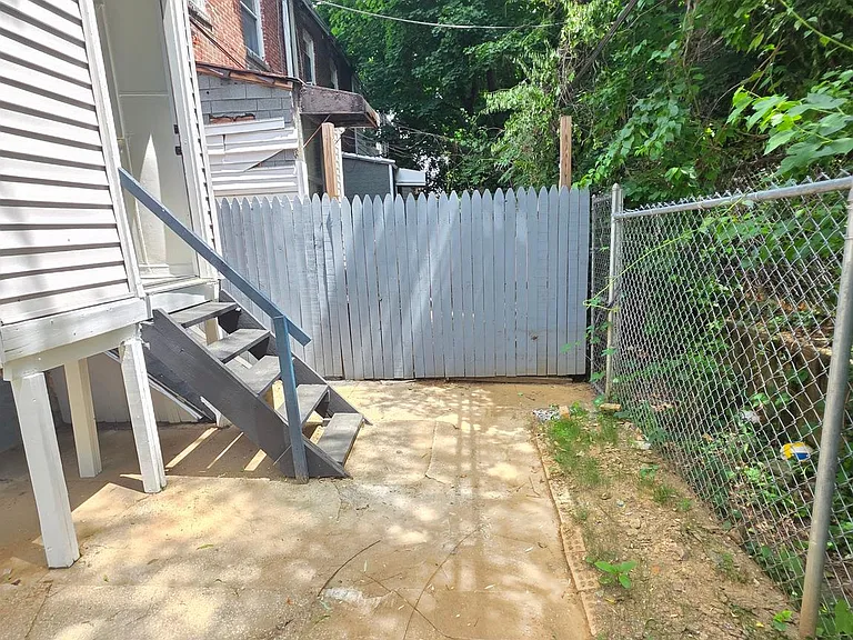 1108 E Stafford St — Photo 31