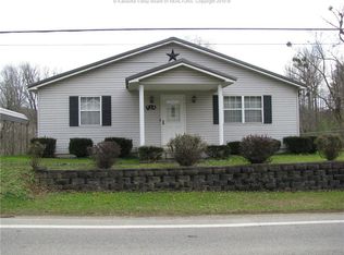 10710 Coal River Rd, Saint Albans, WV 25177
