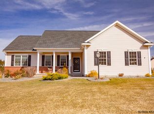 4 Stone Crest Dr, Mechanicville, NY 12118