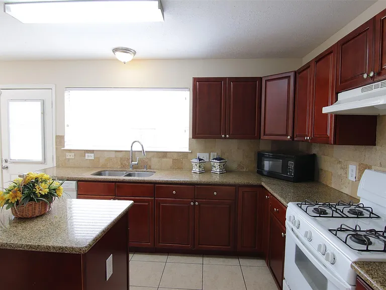 16938 Watering Oaks Ln — Photo 7