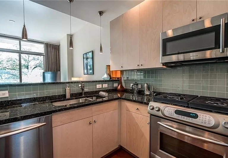 905 Juniper St NE #401 — Photo 7