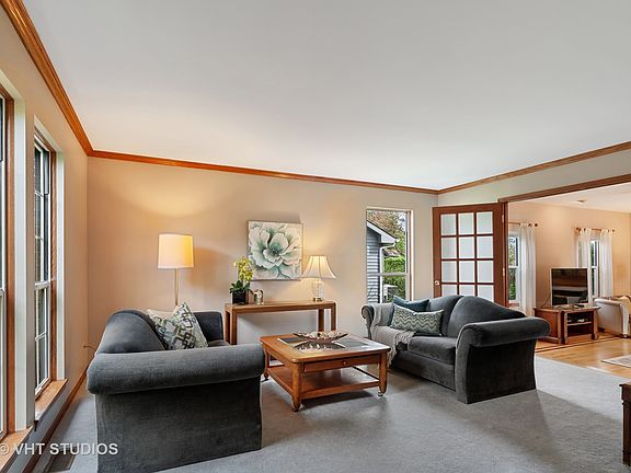 2nd image of 587 Farina Ct