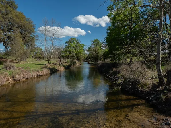 465 Bear Creek Rd, Fredericksburg, TX 78624