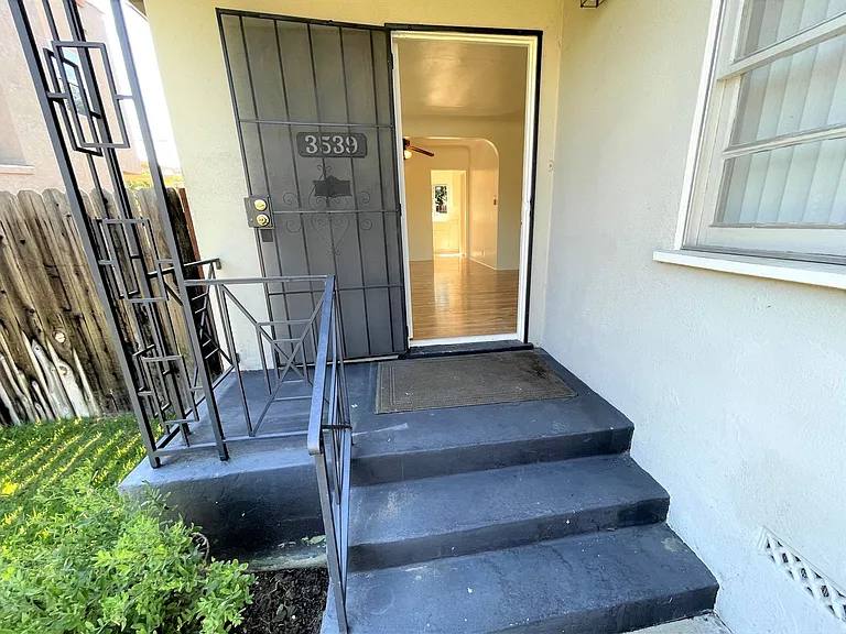 3539-3541 N Lewis Ave — Photo 7