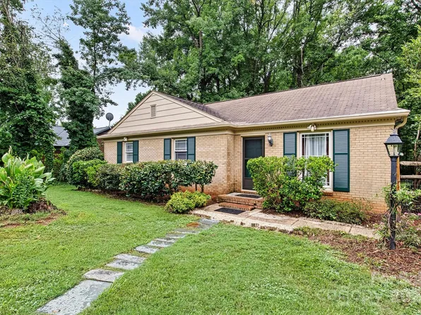 5325 Hollirose Dr, Charlotte, NC 28227