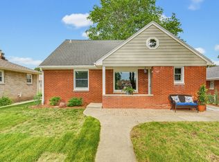 3608 N 101st St, Wauwatosa, WI 53222