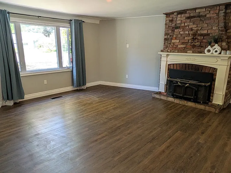 3204 Saint Paul Ave #MAIN FLOOR — Photo 8