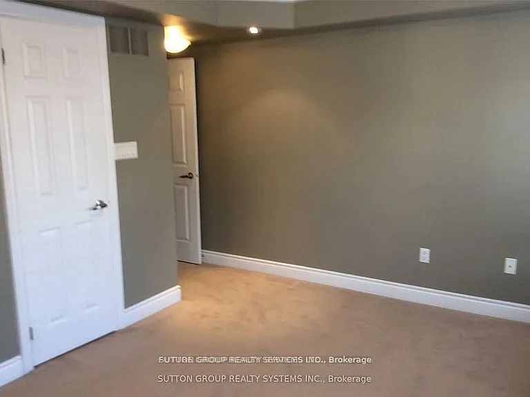 613 Dundas St W #2 — Photo 14