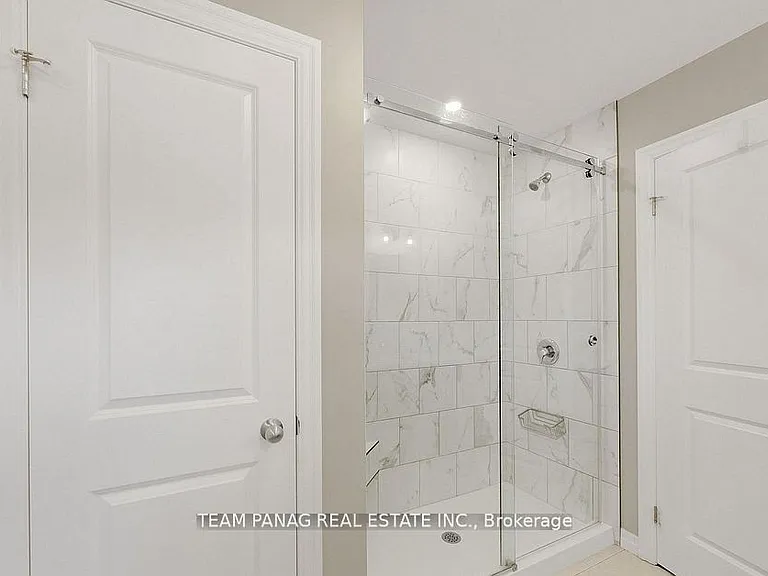 16 Berardi Cres — Photo 21
