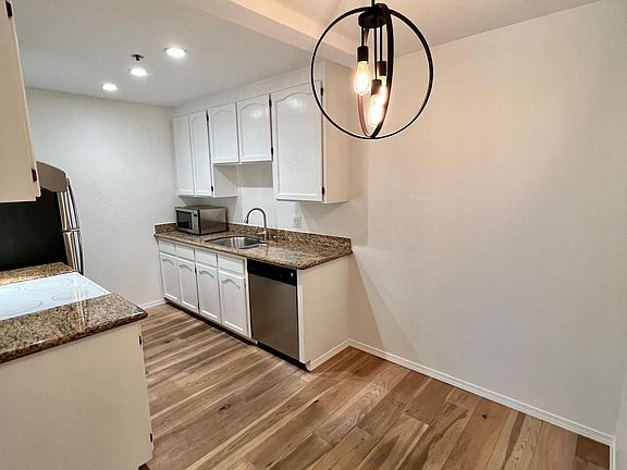 3rd image of 1700 Gough St APT 211