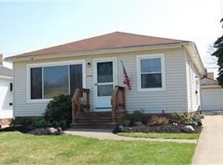2523 Center Dr, Parma, OH
