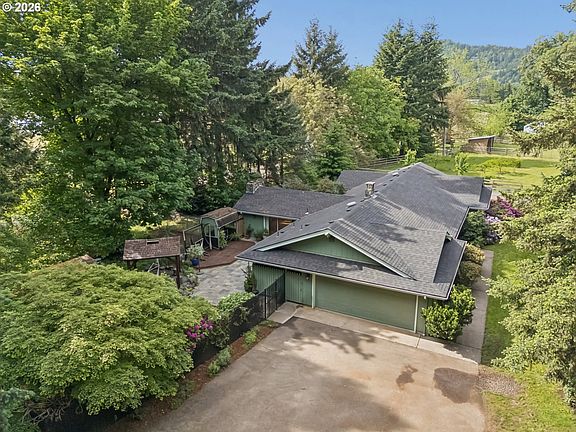 3rd image of 33670 McKenzie View Dr