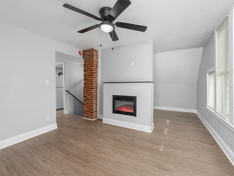 221 N Elizabeth St #3 — Photo 1