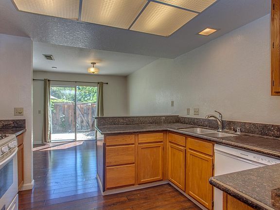 2nd image of 50 Raindance Ct