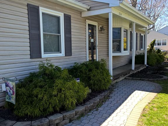 3rd image of 2314 Pine Grove Ave