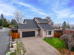 2203 NW Oxford Cir, Grants Pass, OR 97526