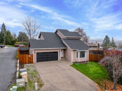 2203 NW Oxford Cir, Grants Pass, OR, 97526