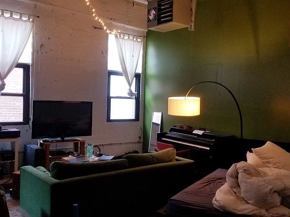 3rd image of 304 Meserole St APT 3E