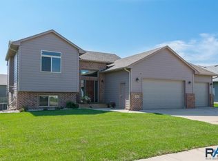 735 W 5th St, Tea, SD 57064