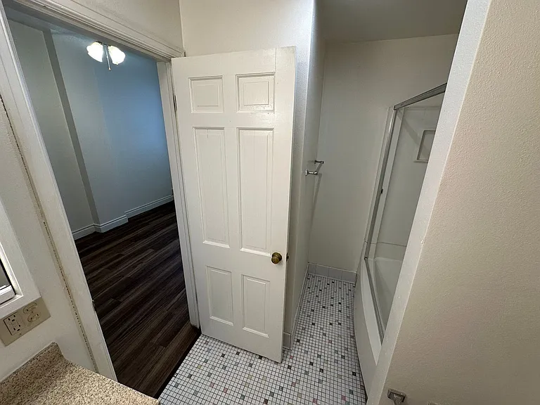 228 Langdon St — Photo 14