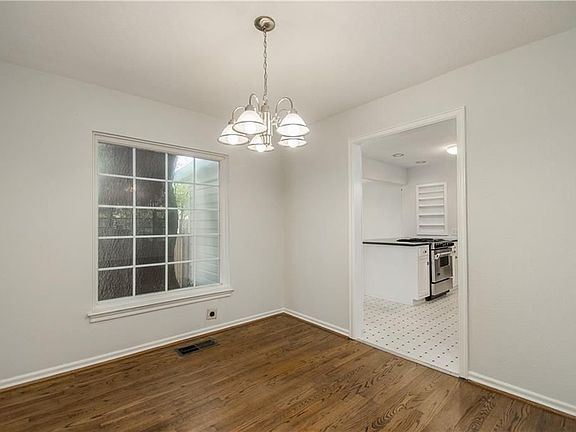 5th image of 6247 Kenwood Ave