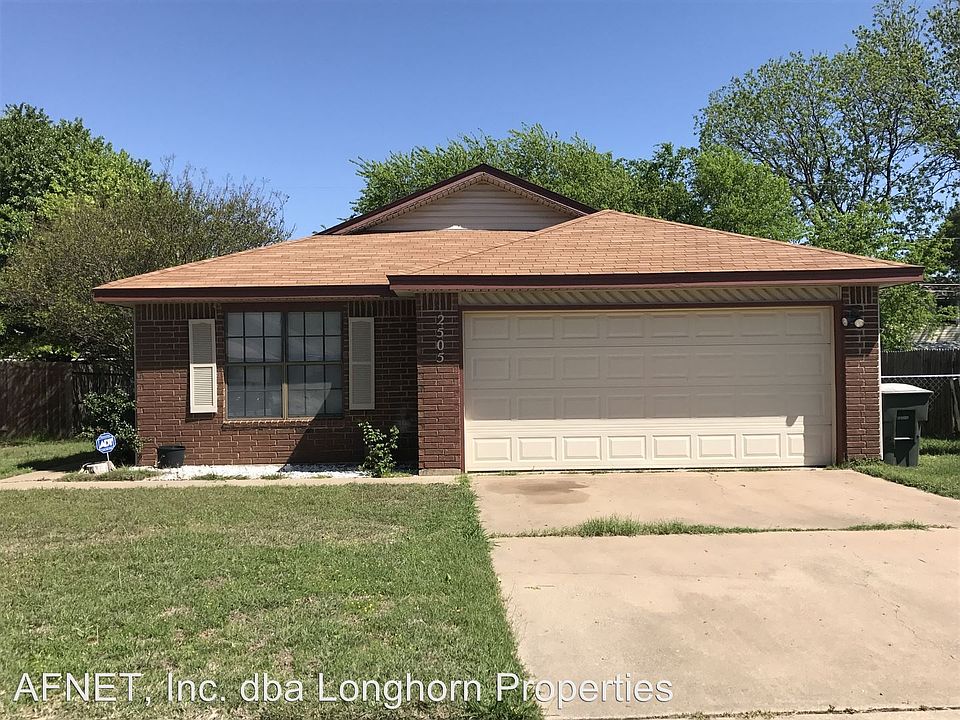 2nd image of 2505 Woodlands Dr