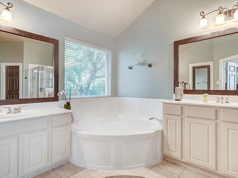 2639 Henley Dr — Photo 28