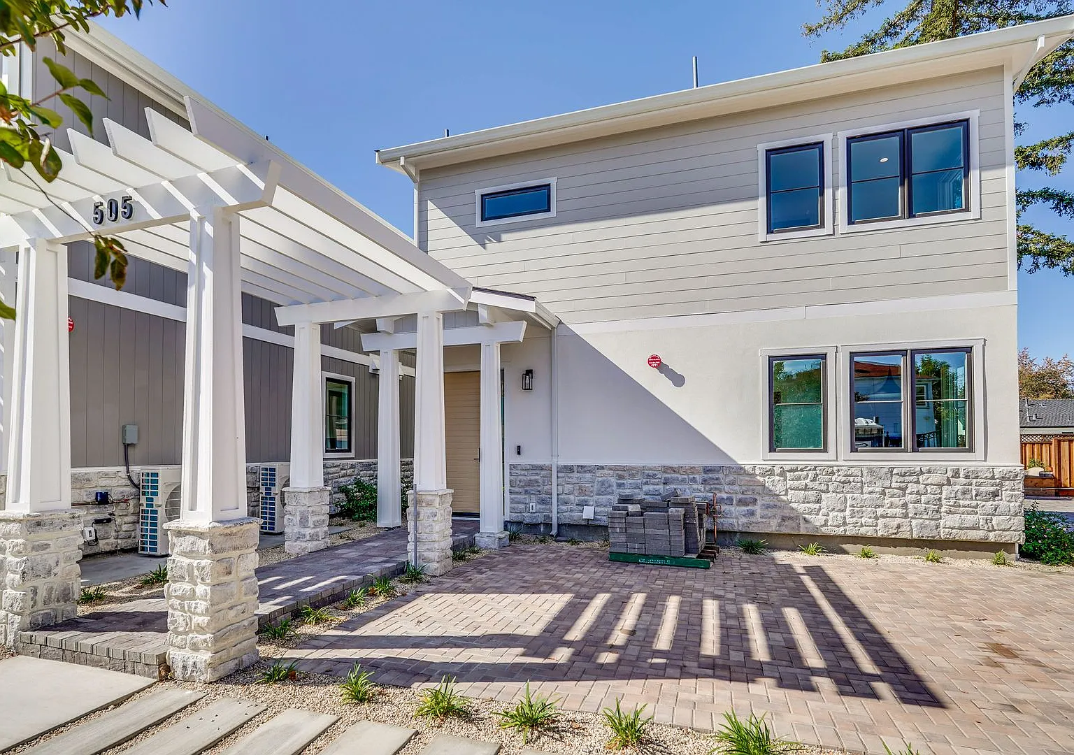 Newer Contemporary 2 Bed, 1.5 Bath ADU in the Heart of Redwood City — Photo 2