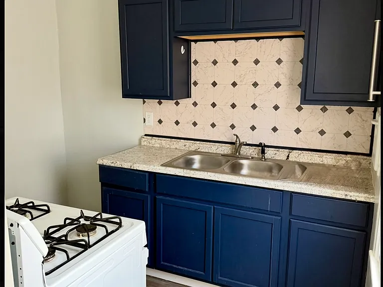 1510 SE Riverside Dr #B6 — Photo 3
