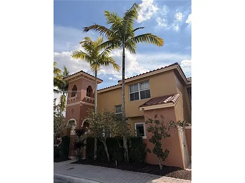 906 SW 143rd Ave Photo 1