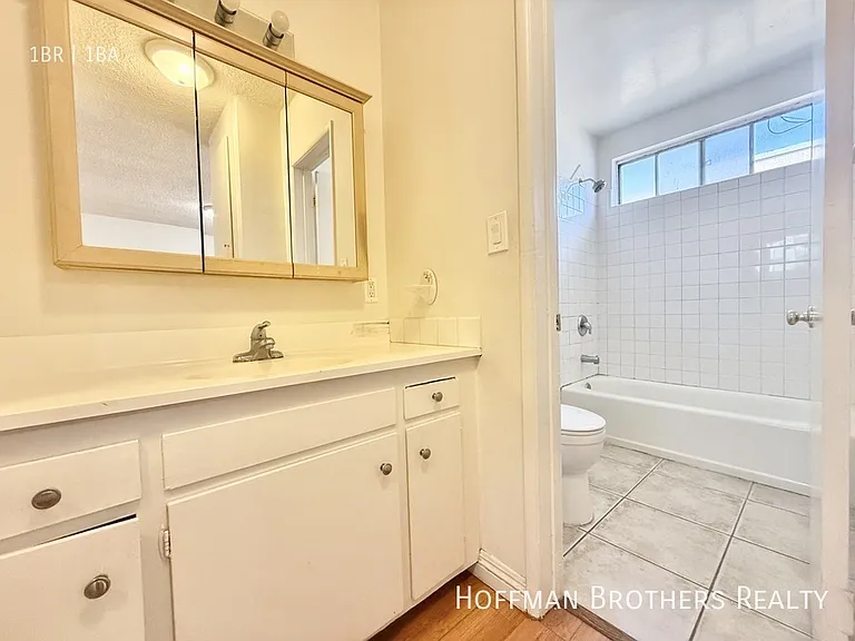 838 N Normandie Ave #8 — Photo 6