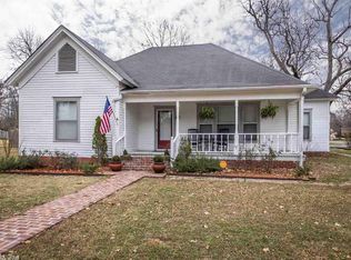 705 N Center St, Lonoke, AR 72086
