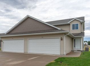 962 Acacia Dr NE, Cedar Rapids, IA 52402