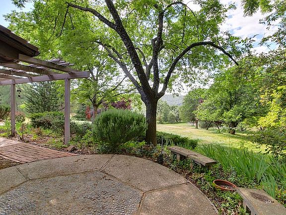 5th image of 1760 Larelyn Ln