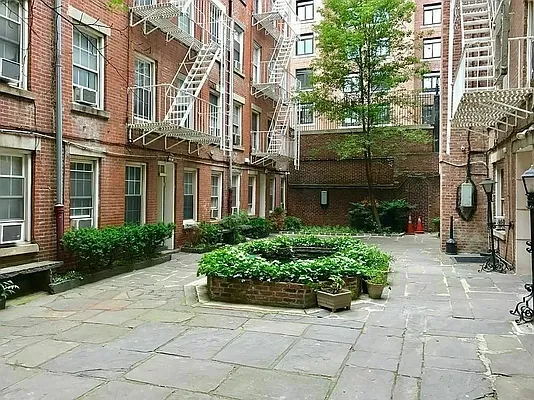 Rented by REAL New York | media 11