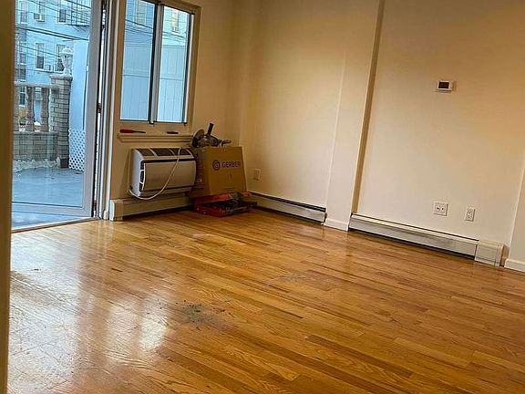 5th image of 25-54 Crescent St #2A