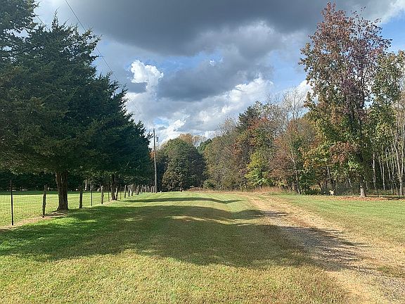 3rd image of 409 Deercrest Ln