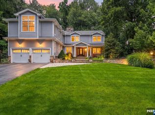 210 Carmal Ct, Wyckoff, NJ 07481