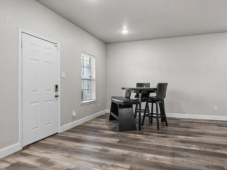 850 E Harvey Ave — Photo 2